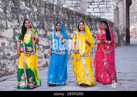 Indiennes Mesdames Mehrangarh fort Jodhpur Rajasthan Inde Banque D'Images