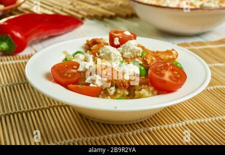 Orzo grec et crevettes grillées, alod avec vinaigrette moutarde-Dill Banque D'Images