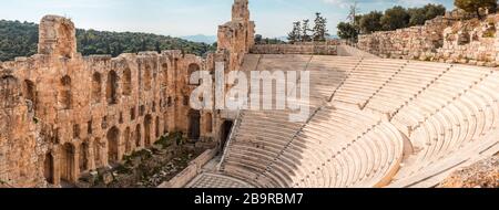 Athènes, Grèce - 13 février 2020. Vue panoramique sur l'Odéon de Herodes Atticus. Structure située sur la pente sud-ouest de l'Acropole d'Athènes Banque D'Images