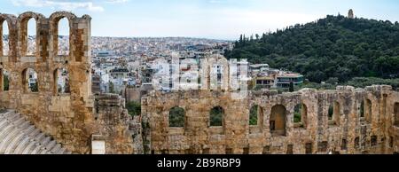 Athènes, Grèce - 13 février 2020. Vue panoramique sur l'Odéon de Herodes Atticus. Structure située sur la pente sud-ouest de l'Acropole d'Athènes Banque D'Images