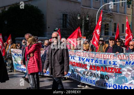 Ville d'Athènes, Grèce - 18 février 2020. Les travailleurs du secteur public de la ville d'Athènes ont organisé une nouvelle grève pour protester contre les gouvernmen conservateurs Banque D'Images