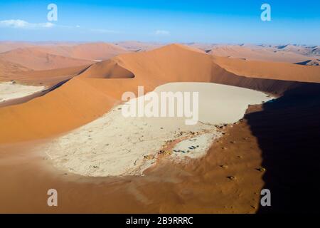 Vue aérienne de Deadvlei, Namib Naukluft Park, Namibie Banque D'Images