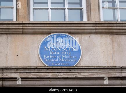 PLAQUE BLEU DE LONDRES PATRIMOINE ANGLAIS SIR PATRICK MANSON 50 WELBECK STREET MARYLEBONE Banque D'Images