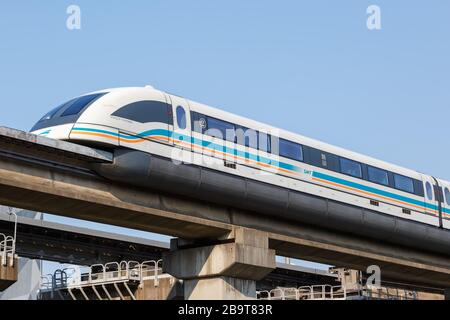 Shanghai, Chine – 27 septembre 2019 : train de lévitation magnétique TransRapid Maglev de Shanghai en Chine. Banque D'Images