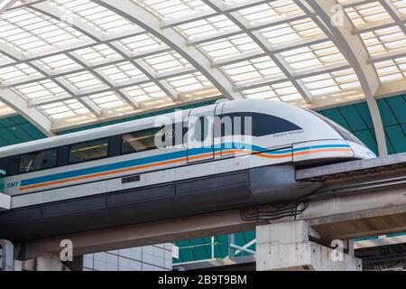Shanghai, Chine – 27 septembre 2019 : gare ferroviaire de gravitation magnétique TransRapid Maglev de Shanghai en Chine. Banque D'Images