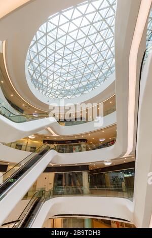 Beijing, Chine – 1er octobre 2019 : Galaxy SOHO Beijing immeuble commercial boutiques format portrait architecture moderne en Chine. Banque D'Images