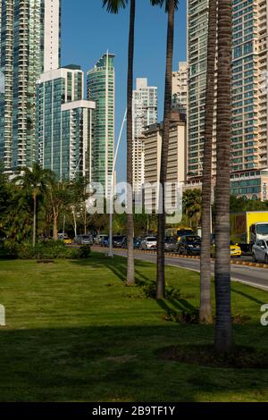 Cinta Costera, Coastal Beltway, Balboa Avenue, Panama City, Panama Banque D'Images