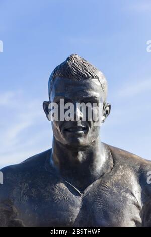 9 FÉVRIER 2020: Statue de Christiano Ronaldo à Funchal sur l'île de Madère, au Portugal. La statue du célèbre joueur de football de Madère a été créée par le sculpteur Banque D'Images