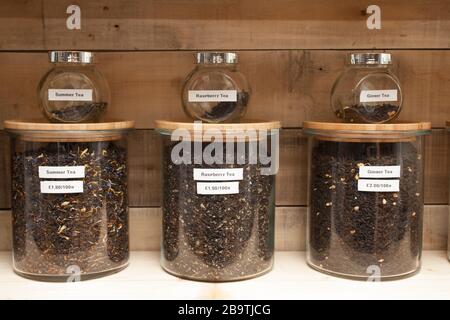 Les thés sont mis en vente dans un magasin de déchets zéro au Royaume-Uni Banque D'Images