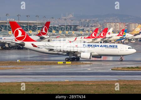 Istanbul, Turquie – 15 février 2019 : avion Airbus   de Turkish Airlines à l'aéroport Ataturk d'Istanbul (IST) en Turquie. Airbus est un avion européen Banque D'Images