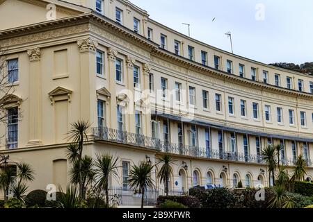 Hesketh Crescent, au-dessus de la baie de Meadfoot, Torquay, Devon, Royaume-Uni. Mars 2018. Banque D'Images