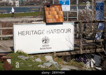 Vancouver, Canada - février 29,2020 : vue du panneau « Heritage Harbour » près du Musée maritime de Vancouver Banque D'Images