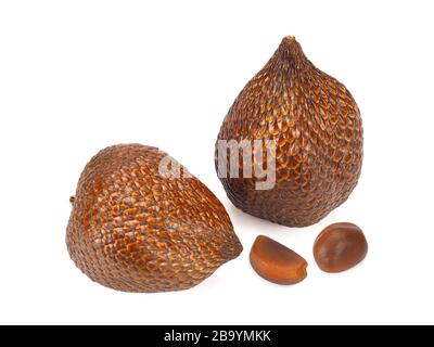 Fruit de serpent, salak, isolé sur fond blanc Banque D'Images