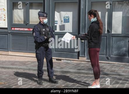 UN MAINTIEN PARISIEN À MONTMARTRE Banque D'Images