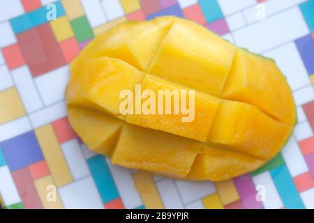 Gros plan sur une assiette de mangue mûre Banque D'Images