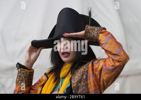 Tama Janowitz, auteur et commentateur social le plus vendu au monde de New York, auteur de « Saves of New York », au Edinburgh International Book Festival, Édimbourg, Écosse, août 2003. Banque D'Images