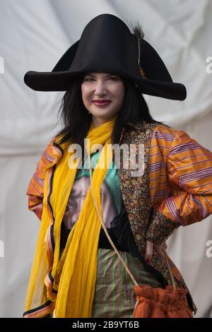 Tama Janowitz, auteur et commentateur social le plus vendu au monde de New York, auteur de « Saves of New York », au Edinburgh International Book Festival, Édimbourg, Écosse, août 2003. Banque D'Images