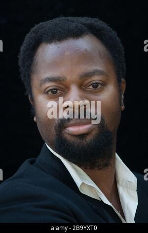 Ben Okri OBE, poète et écrivain nigérian, comparaît au Edinburgh International Book Festival, Édimbourg, Écosse, août 2003. Banque D'Images