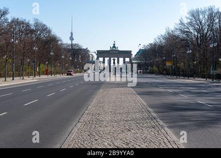 Le centre de Berlin est en position de verrouillage et déserté pendant la crise du coronavirus Banque D'Images