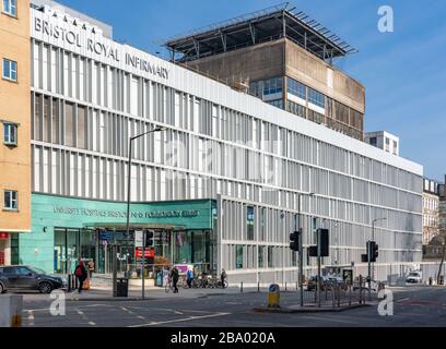 Bristol Royal Infirmary NHS Trust Hospital on Upper Maudlin Street au centre de Bristol UK Banque D'Images