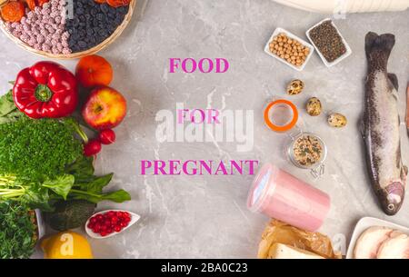 Grossesse et nutrition aliments alimentation enceinte, riche en vitamine, antioxydants, minéraux, acides Banque D'Images