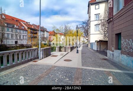 Les rues vides du vieux centre-ville de Ljubljana le dimanche matin de printemps, habituellement remplies de personnes, en raison de la quarantaine du coronavirus, Ljubljana, Slovénie Banque D'Images