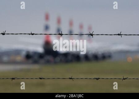 Glasgow, Royaume-Uni. 25 mars 2020. Photo: British Airways Airbus Aircraft stand mis à la terre sur le tarmac à l'aéroport de Glasgow. Le groupe Airbus Aircraft comprend les Airbus A321, A320 et A319. Crédit : Colin Fisher/Alay Live News Banque D'Images