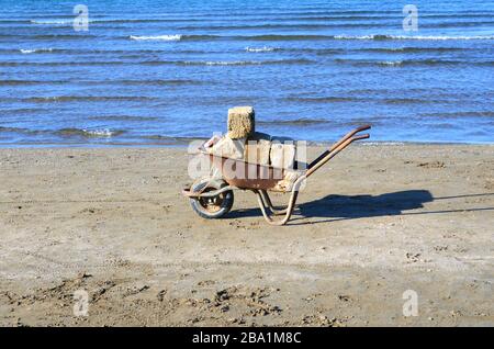 Brouette pour le ménage et les travaux de construction,sur place.Cart.avec une roue chariot Banque D'Images