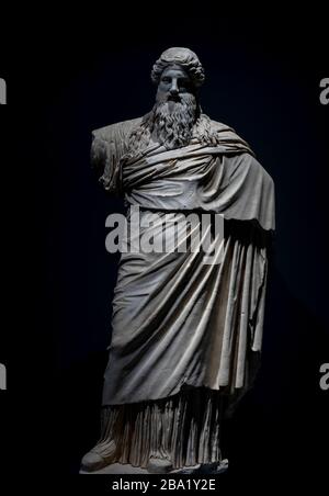 Statue de Dionysos barbu d'âge mûr, Sardanapale type, Palais Massimo alle Terme, Musée National de Rome, Italie Banque D'Images