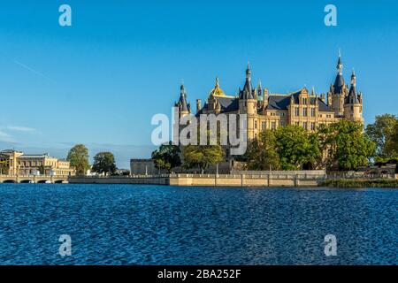 Château de Schwerin, siège du gouvernement de l'État de Mecklembourg-Poméranie occidentale Banque D'Images