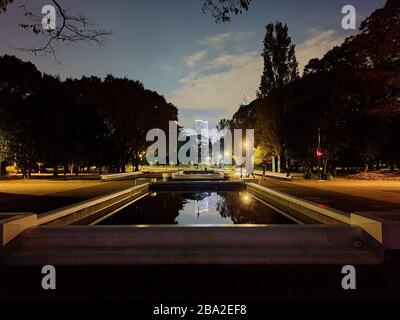 Parc avec l'étang à l'heure de nuit à Shibuya Banque D'Images