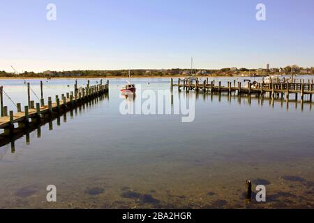 Bateau à Edgartown Harbour, Edgartown, Martha’s Vineyard, Massachusetts, États-Unis Banque D'Images