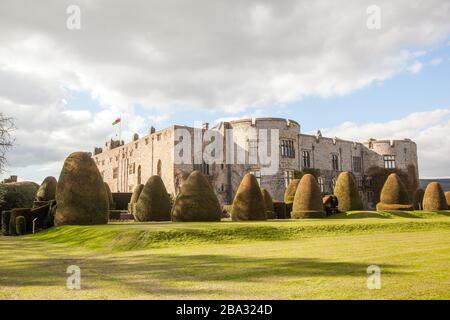 Les jardins du National Trust possédaient le château de Chirek, une demeure majestueuse à la frontière galloise anglaise à Chirek, près de Wrexham, dans le nord du Pays de Galles Banque D'Images