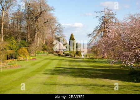 Le parc et les jardins du National Trust possédaient le château de Chirek, une demeure majestueuse à la frontière galloise anglaise de Chirek, près de Wrexham, dans le nord du Pays de Galles Banque D'Images