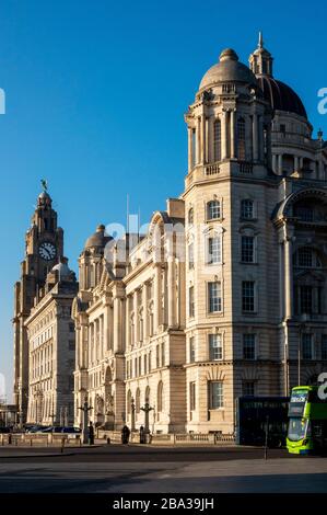 Les trois grâces à Pier Head dans le centre-ville de Liverpool. Banque D'Images