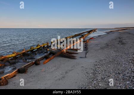 Systèmes de pistes de sauvetage sur la centrale électrique Minsener OOG, parc national de la mer des Wadden de Basse-Saxe, Allemagne Banque D'Images