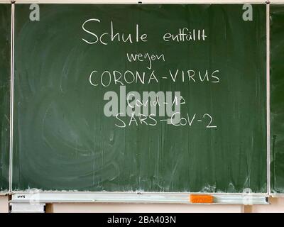 L'école a été annulée en raison du coronavirus, salle de classe vide, Allemagne Banque D'Images