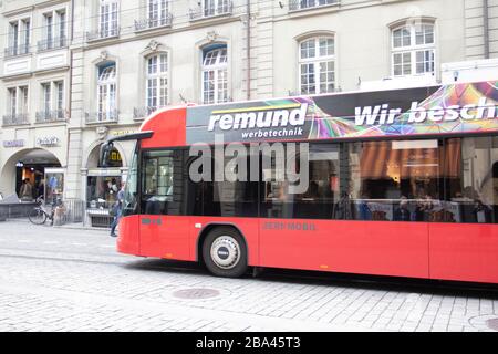 Tramways et bus, Berne, Suisse, 08/09/2019, capitale de la Suisse. Tramways de la ville, bus de Trolly et bus Bendy, transports en commun Banque D'Images