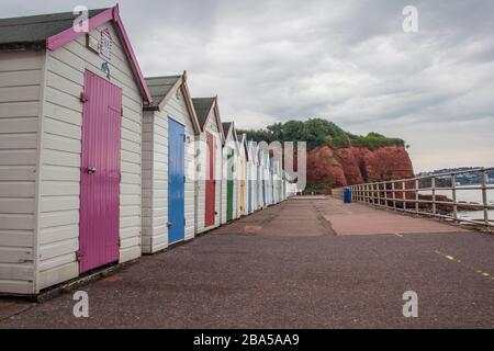 Des cabanes de plage pour des vacances en bord de mer et des jours de sortie Banque D'Images