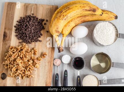 Ingrédients pour la recette de pain de banane, vue sur la tête Banque D'Images