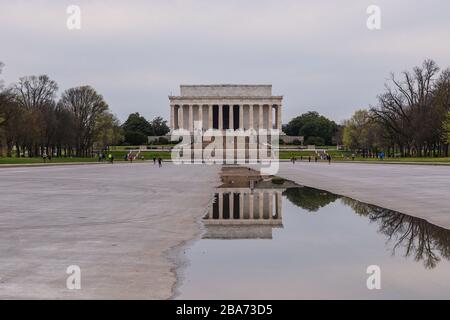 Soirée au Lincoln Memorial et près de la piscine réfléchissante sèche à Washington DC pendant la quarantaine du coronavirus. Mars 2020. Banque D'Images