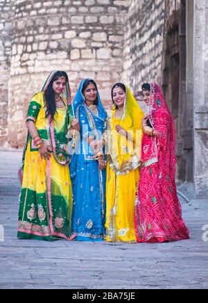 Indiennes Mesdames Mehrangarh fort Jodhpur Rajasthan Inde Banque D'Images