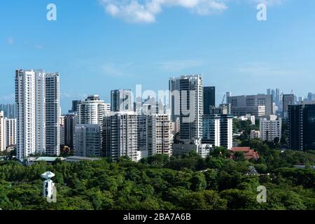 SINGAPOUR, SINGAPOUR - 27 février 2020: Singapour, Singapour - 27 février 2020 : vue de Balestier vue de Toa Payoh. Banque D'Images