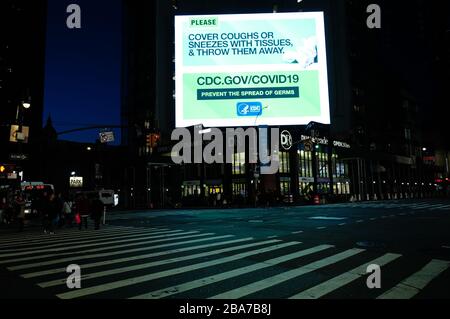 Panneau de messages sur l'hygiène à Manhattan à la suite de la pandémie de COVID-19 du coronavirus, dimanche 15 mars 2020, à New York. (Photo par IOS/Espa-Images) Banque D'Images