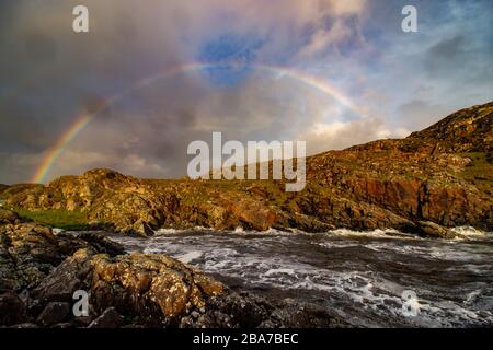 Belle vue sur la péninsule d'Achmelvich près de Lochinver dans les hautes terres de l'Ecosse Banque D'Images