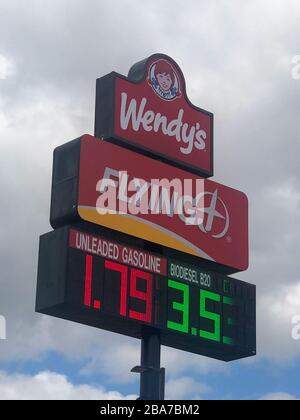 Vue générale d'une station-service Flying J Travel Center où le gaz a atteint un niveau bas de 1,79 $ le mercredi 25 mars 2020, dans Jurupa Valley, Californie, États-Unis. (Photo par IOS/Espa-Images) Banque D'Images