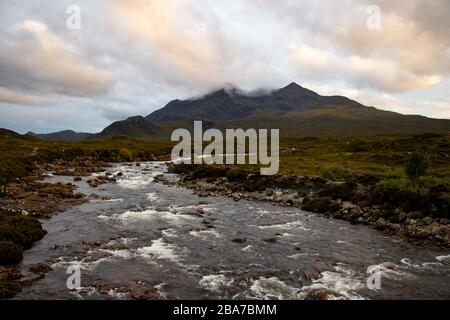 Vue magnifique sur Sligachan sur l'île de Skye dans les hauts plateaux de l'Ecosse Banque D'Images