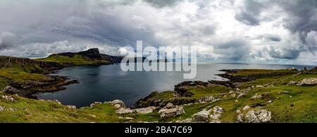 Belle vue sur le point néiste sur l'île de Skye dans les hautes terres de l'Ecosse Banque D'Images