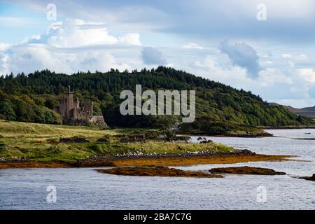 Magnifique vue sur le château de Dunvegan sur l'île de Skye dans les hauts plateaux de l'Ecosse Banque D'Images