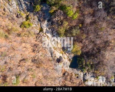 Sohwe tombe vu d'en haut dans le parc national du Zimbabwe Mavuradona. Banque D'Images